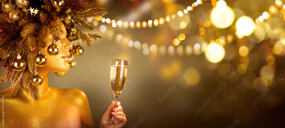 Beauty Glamour Golden Christmas Woman celebrating with champagne, wearing wreath decorated with baubles. Party, drinking sparkling wine, glowing holiday background. Xmas, New Year Holiday celebration - obrazy, fototapety, plakaty 