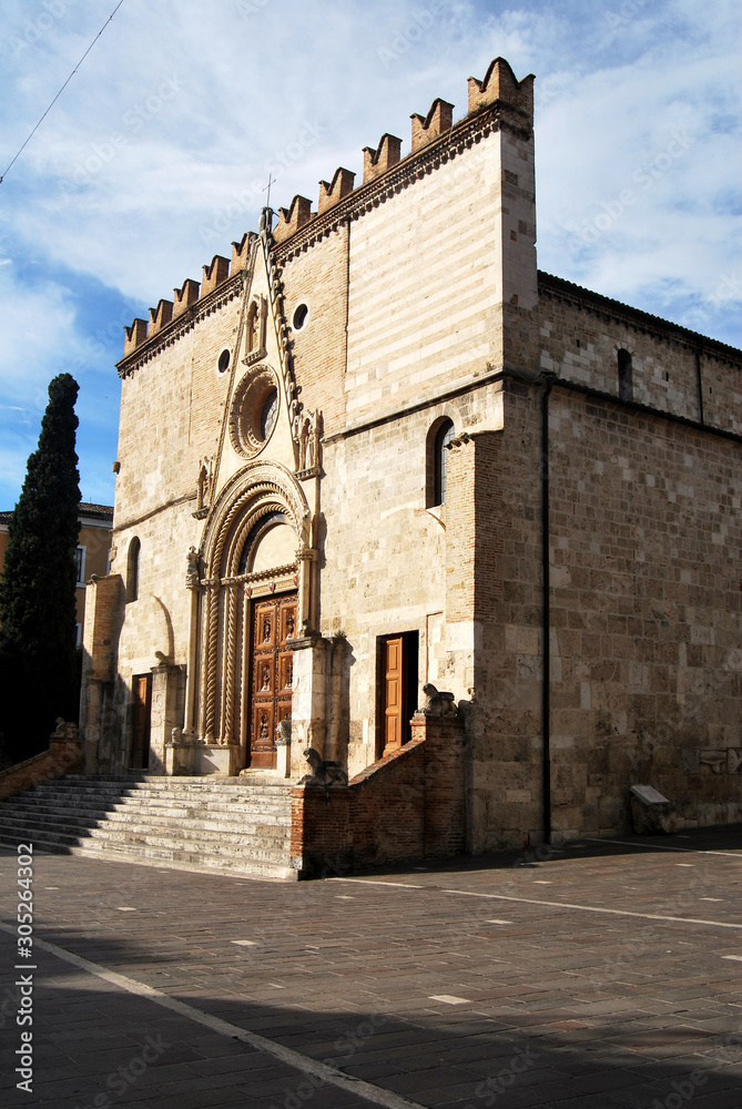 Antica chiesa a Teramo, Abruzzo, Italia