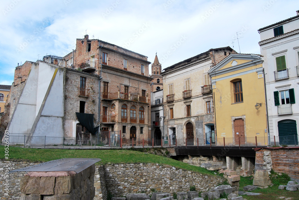 Rovine di anfiteatro romano. Teramo, Abruzzo, Italia