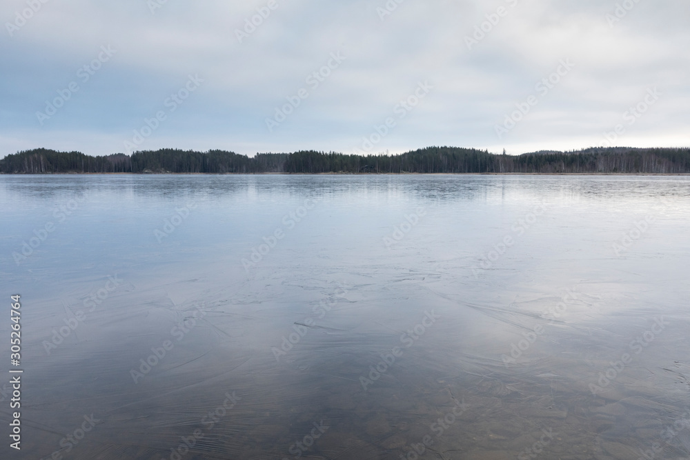 Lac gelé d'ihamaniemi, Finlande Lac gelé d'ihamaniemi, Finlande