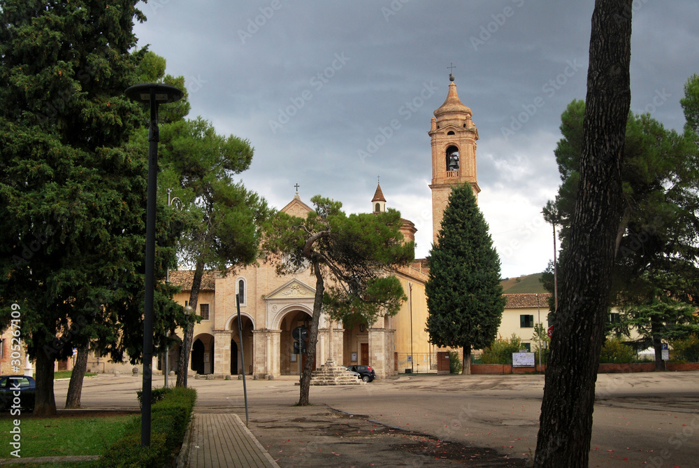Antica chiesa a Teramo, Abruzzo, Italia