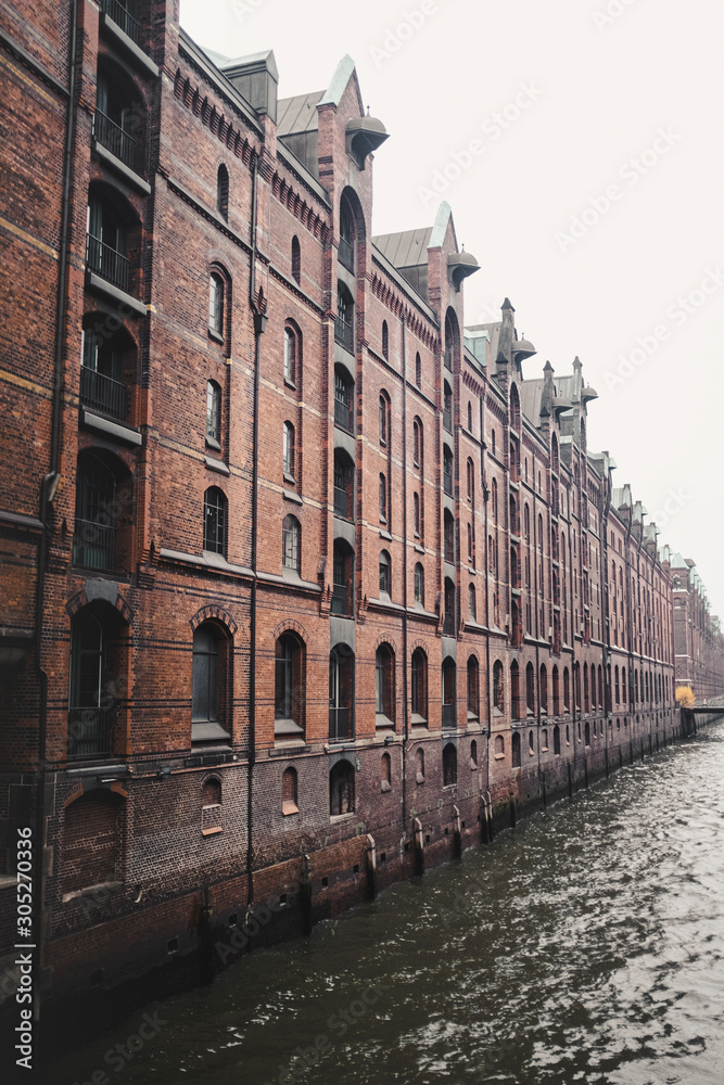 Naklejka premium Speicherstadt Hamburg Kanal