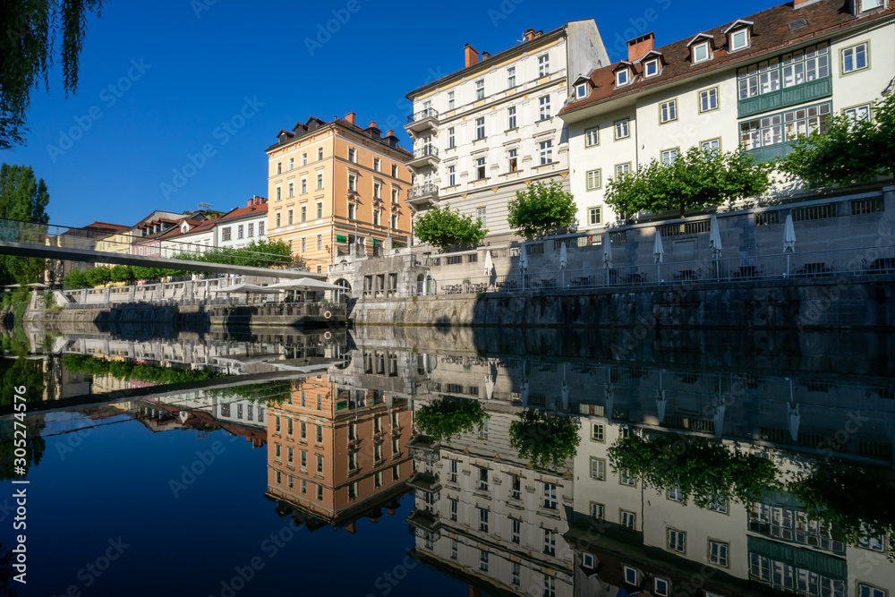Obraz premium Reflection of a houses in city center of Ljubljana, Slovenia