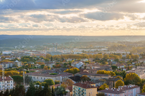 Vue panoramique sur la ville Aix-en-Provence en automne. Coucher de soleil. France, Provence.  © Marina