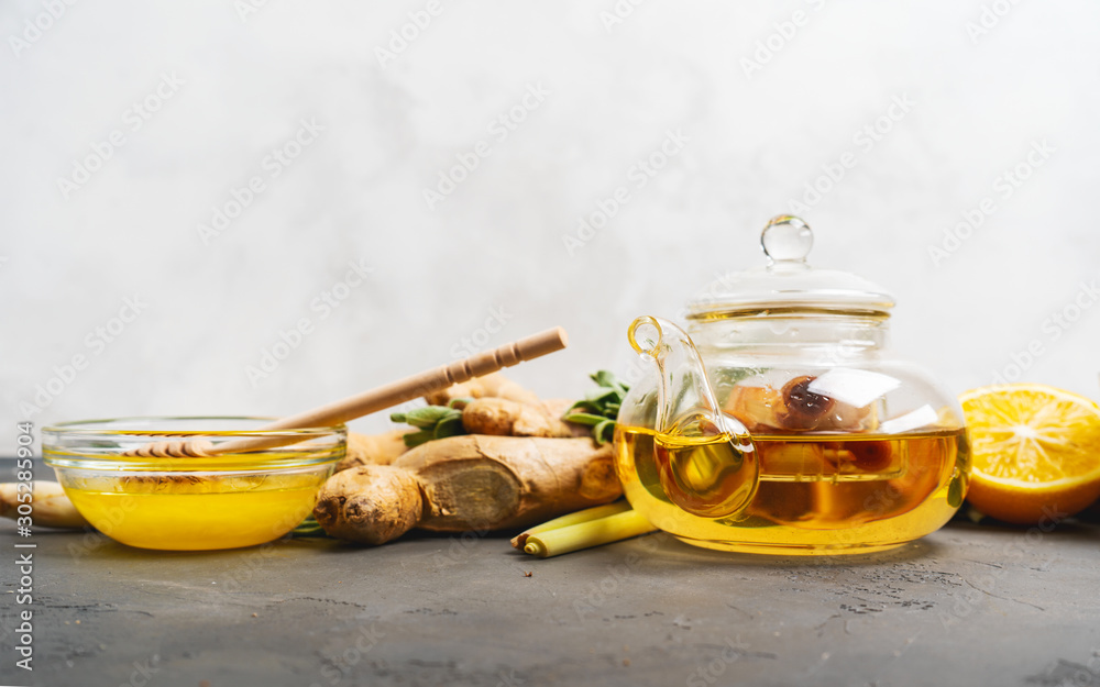 Anti Tea Making healthy antioxidant and anti-inflammatory ginger tea with fresh ...