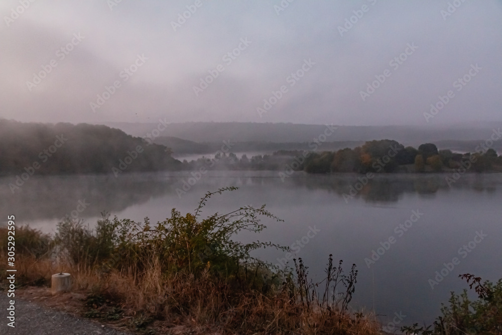 Nebel über dem See