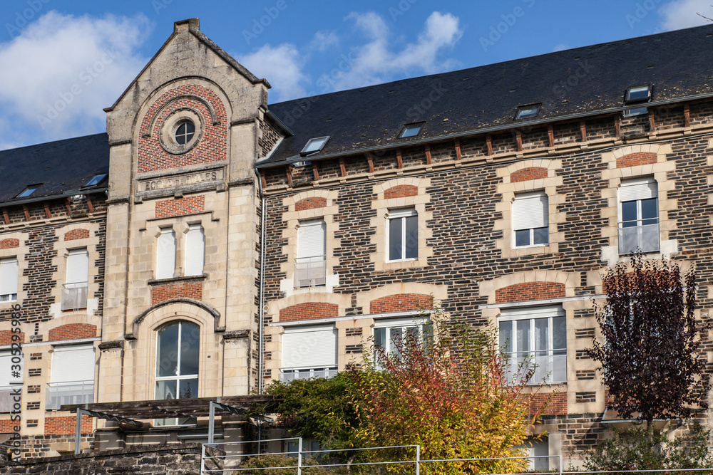 Allassac (Corrèze, France) - Ancienne école primaire
