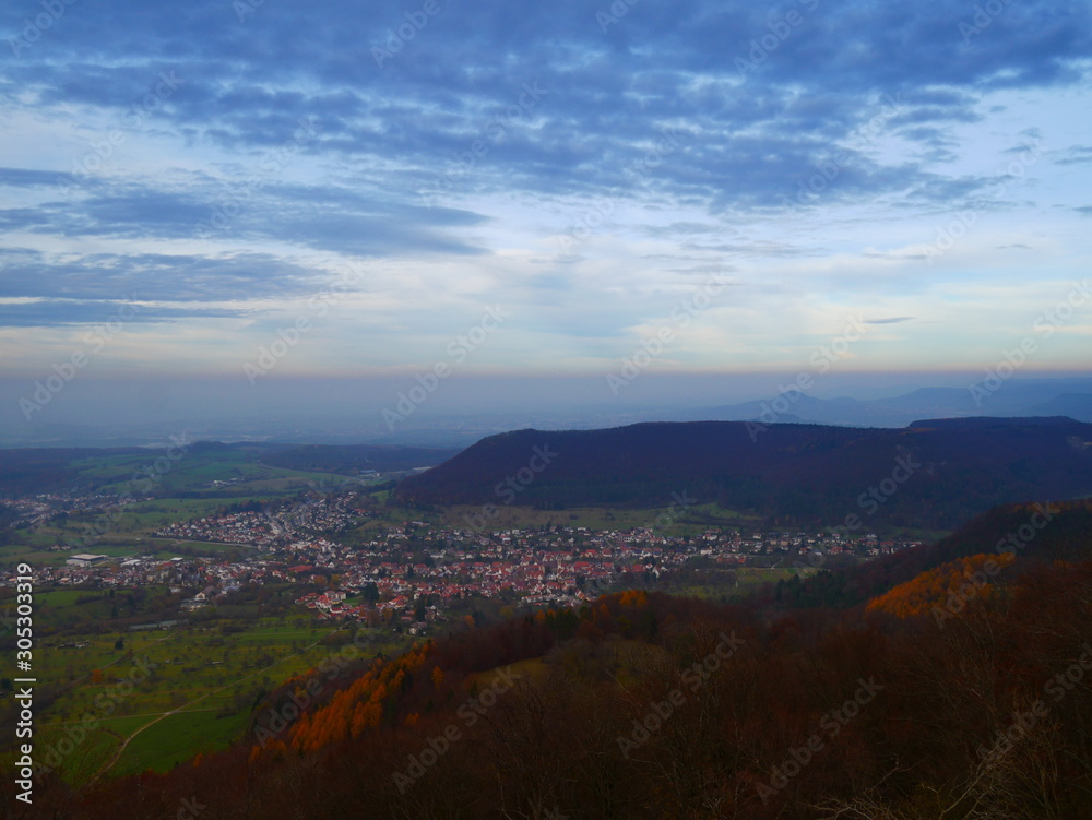 Roßberg, Deutschland: Panorama des Albtraufs in Reutlingen