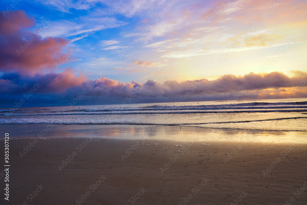 Obraz premium Atlantic Ocean, Beach, Coastline, Shoreline, Florida, sunset, sky, clouds, Daytona Beach, New Smyrna Beach