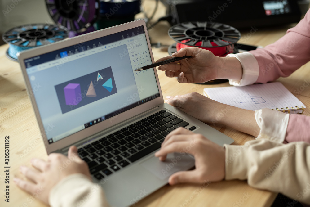 Obraz premium Hands of creative designers by laptop display with sketch of geometric figures