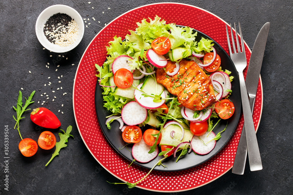 Chicken and fresh vegetable salad