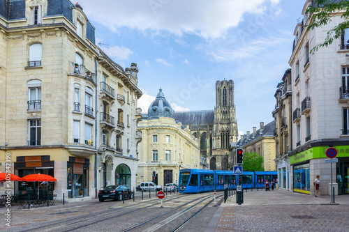 Fototapeta Naklejka Na Ścianę i Meble -  Tram on the streets of Reims