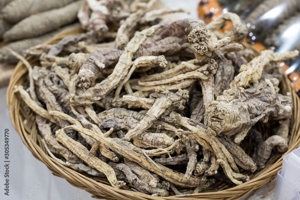 Drying ginseng roots, healthy food