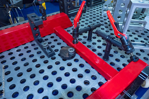 Clamp for fixing metal part...