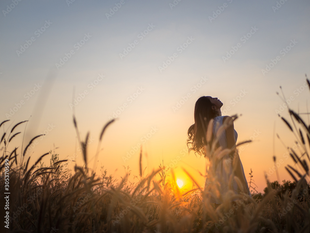 Φωτογραφία Trendy girl in stylish summer dress feeling free in the field with flowers in sunshine,enjoying nature, Beautiful Teenage Model in the Spring Field, Sun Light