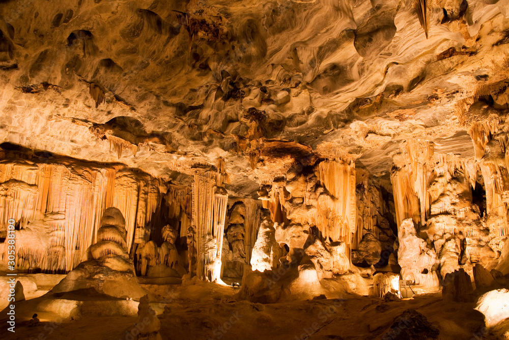 Obraz premium The Throne Room in the Cango Caves, South Africa