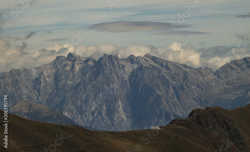 Imposanter Alpenkamm; Blick über il Giovo zu den Bernina-Alpen