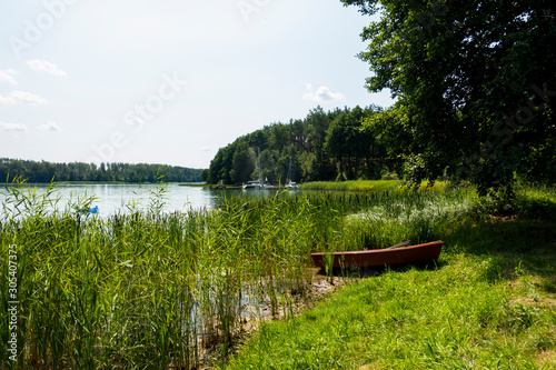 Fototapeta Naklejka Na Ścianę i Meble -  Łódka las wiosna wędkarstwo relaks	