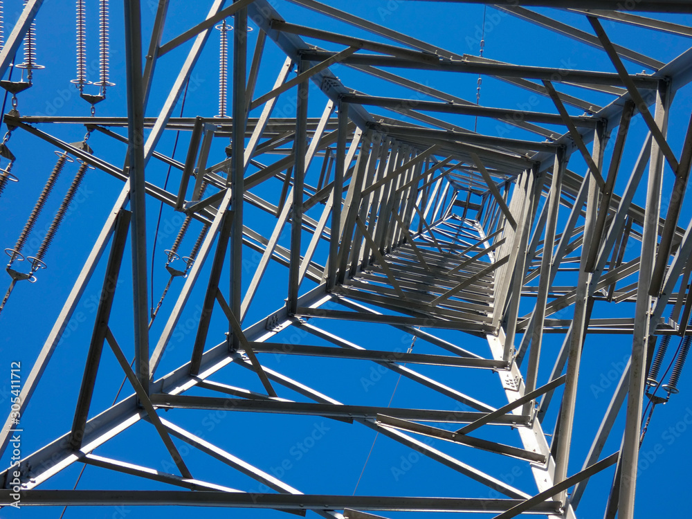 Torres metálicas, estructuras de ingeniería que sujetan los cables de cobre y que transportan la electricidad 