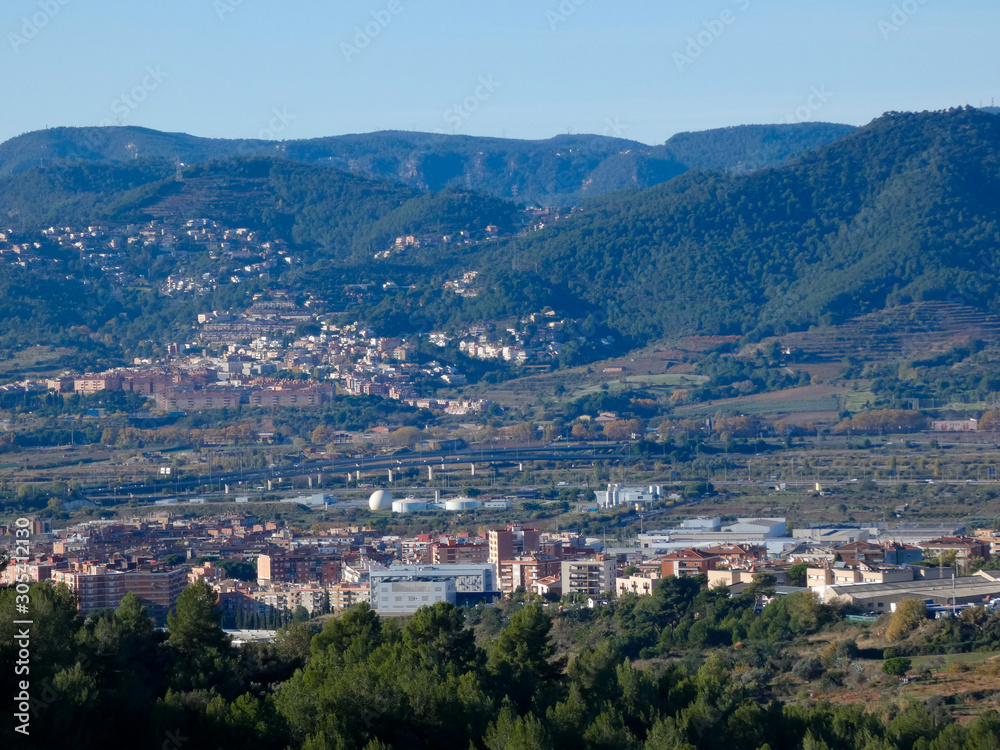 Vista general de un pueblo en el área metropolitana de Barcelona