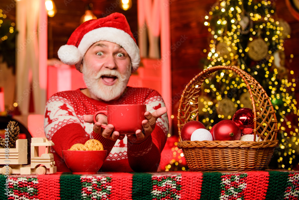 help-yourself-hot-beverage-christmas-cocoa-recipe-garland-lights