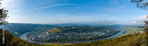 Fototapeta Naklejka Na Ścianę i Meble -  Panorama of the River Moselle, Germany, from the hills above Bernkastel-Kues
