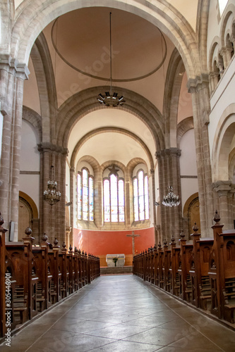 Quiberon. Intérieur de l'église Notre-Dame de Locmaria. Morbihan. Bretagne