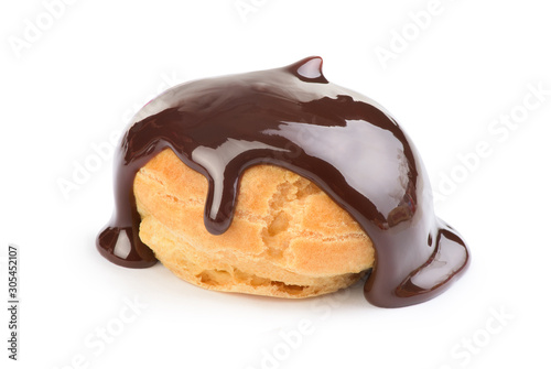 Foto chocolate eclair on a white background