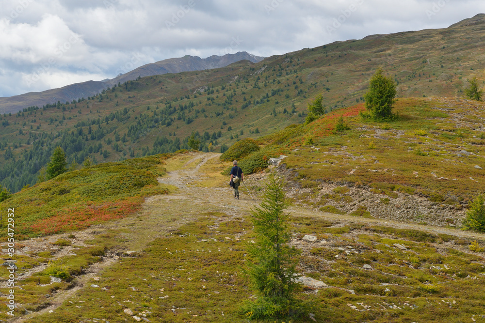 Wanderung im Herbst um die Hochsteinhütte in Österreich