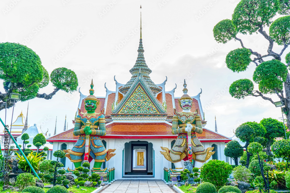 One landmark of Wat Arunratchawararam in Bangkok, Thailand. A place everyone in every religion can be viewed. One landmark of Wat Arunratchawararam in Bangkok, Thailand. A place everyone in every religion can be viewed.