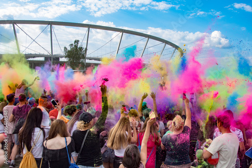 Festiwal Kolorów Holi. Indyjskie święto z kolorowym pudrem, Polska © danielszura