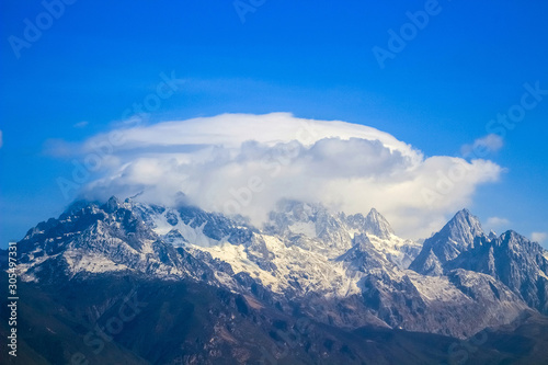 Panoramic view of Jade Dragon Snow Mountain in Lijiang, Yunnan, China © Akkharat J.