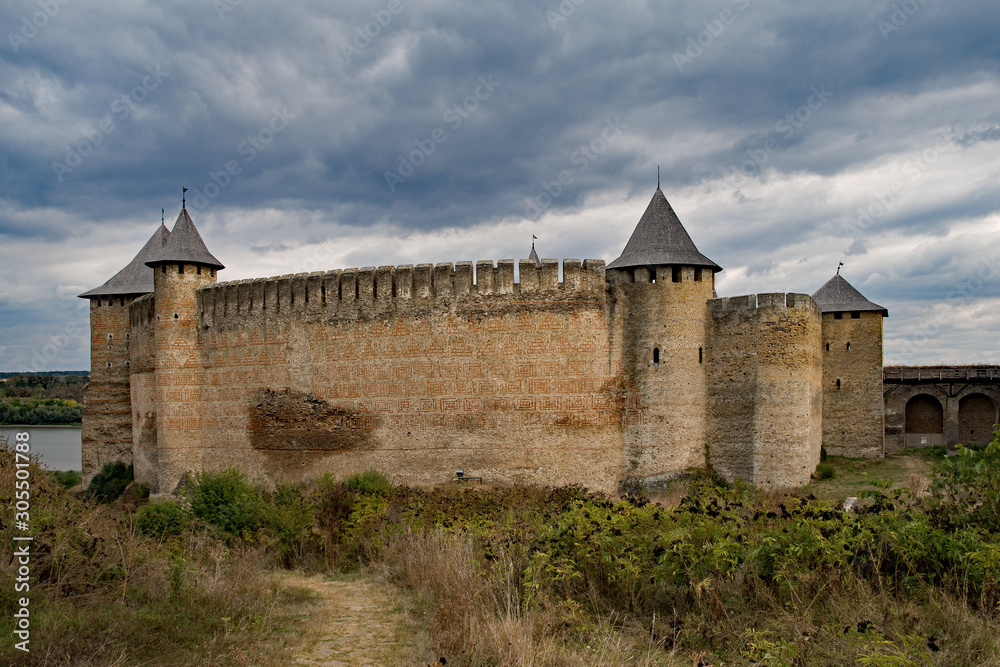 Ruine der Burg Kothyn im Oblast Tscherniwzi in der Ukraine