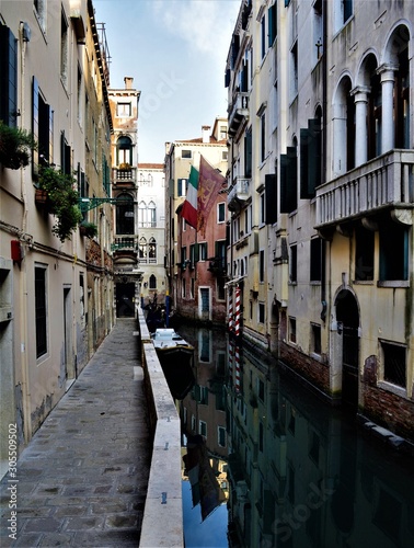 canal in venice © Elis