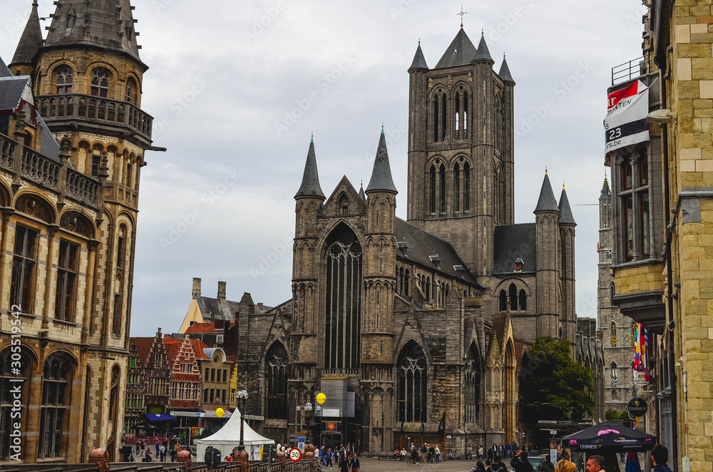 Fototapeta premium Urban View of the Monumental Cathedral of Ghent