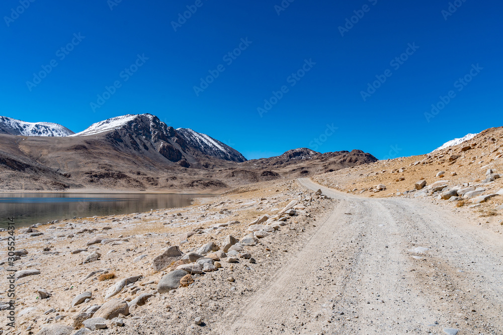 Pamir Highway Alichur to Khargush 04