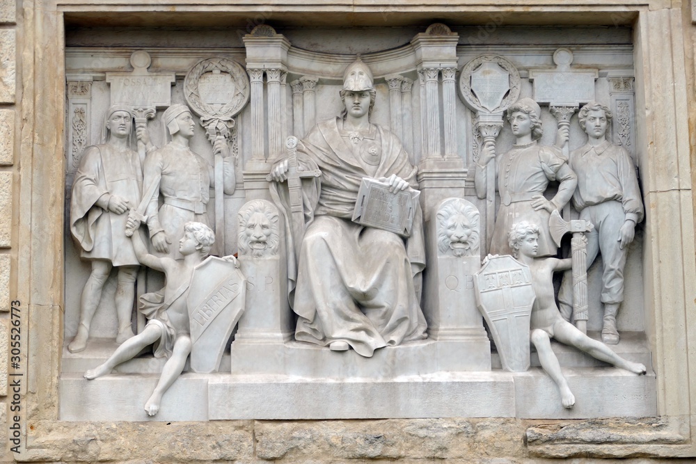 Bassorilievo in marmo antico. Giardino della Montagnola. Bologna. Nord Italia. 