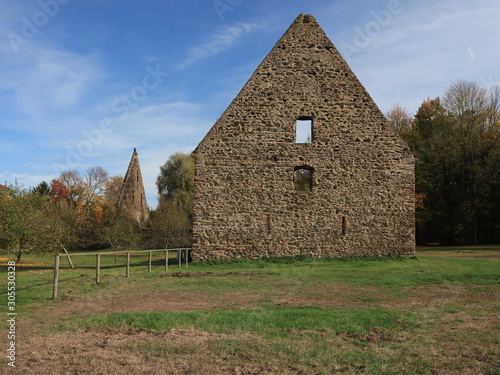 Reste der Schüttgebäude im Klosterpark Altzella