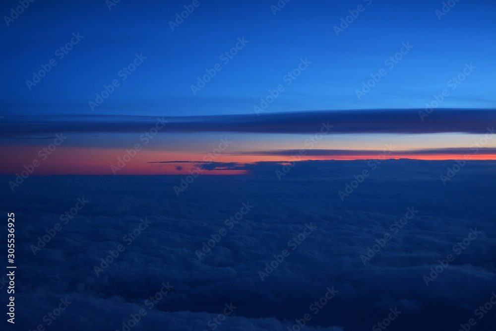 Fototapeta premium flying above the clouds in the evening