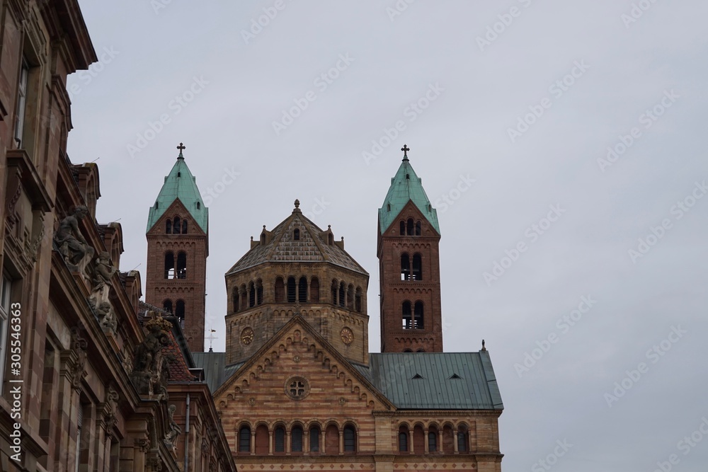 Stimmungsvoller Blick aus der Altstadt auf den Speyerer Dom Stimmungsvoller Blick aus der Altstadt auf den Speyerer Dom