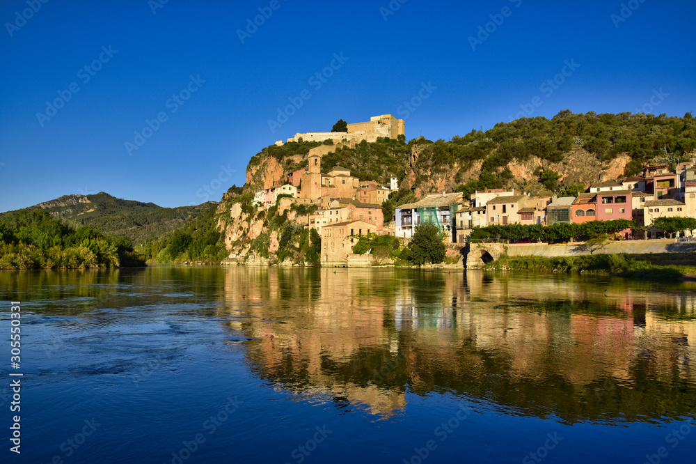 Castell de Miravet Miravet poble