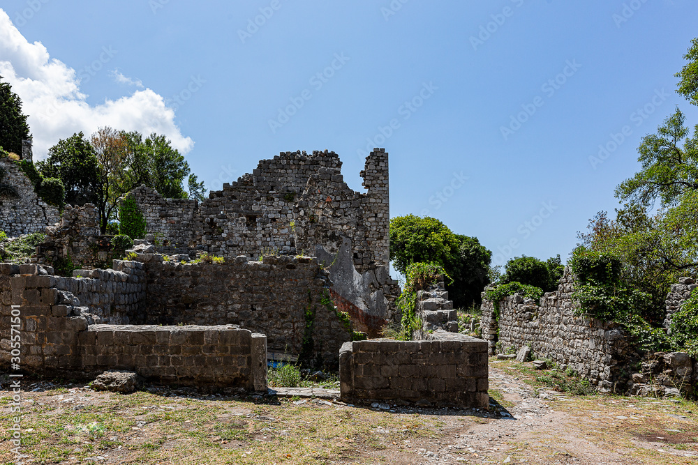 Detail on the ruins of the old fortress of Stari Bar