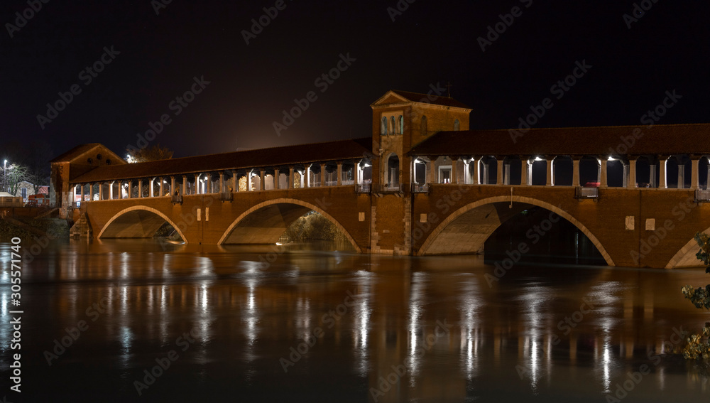 Fototapeta premium Esondazione del ticino a Pavia Borgo Ticino di notte