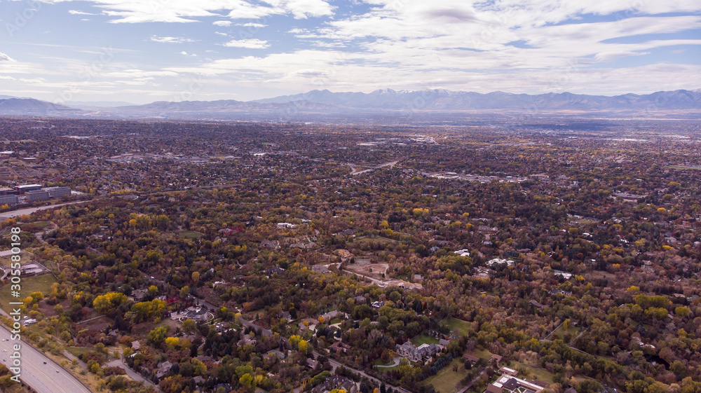 Obraz premium Salt Lake City Skyline, Downtown Aerial Drone. Neighborhood with mountains in the background