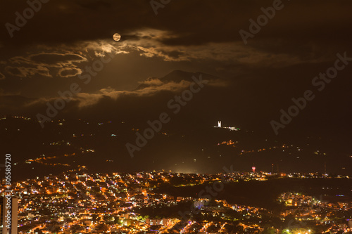 noche de luna llena bucaramanga photo