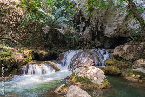 Photos Tourists enjoy adventure in Lam Khlong Ngu cave at National Park Kanchanaburi Th