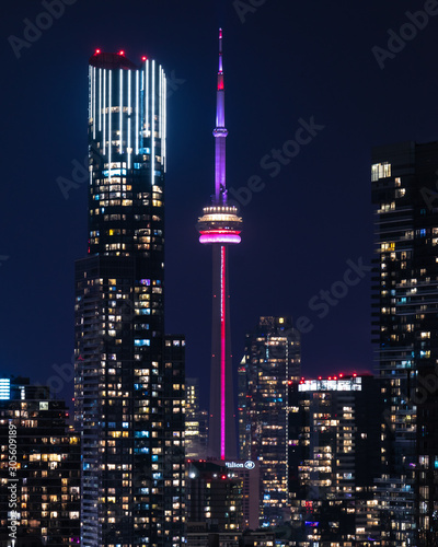 Toronto at night © sasan