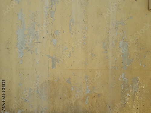 Paint peeling plaster walls because of its use for a long time. Alternatively, use quality color to paint the walls. Must be repaired in order to come back again.