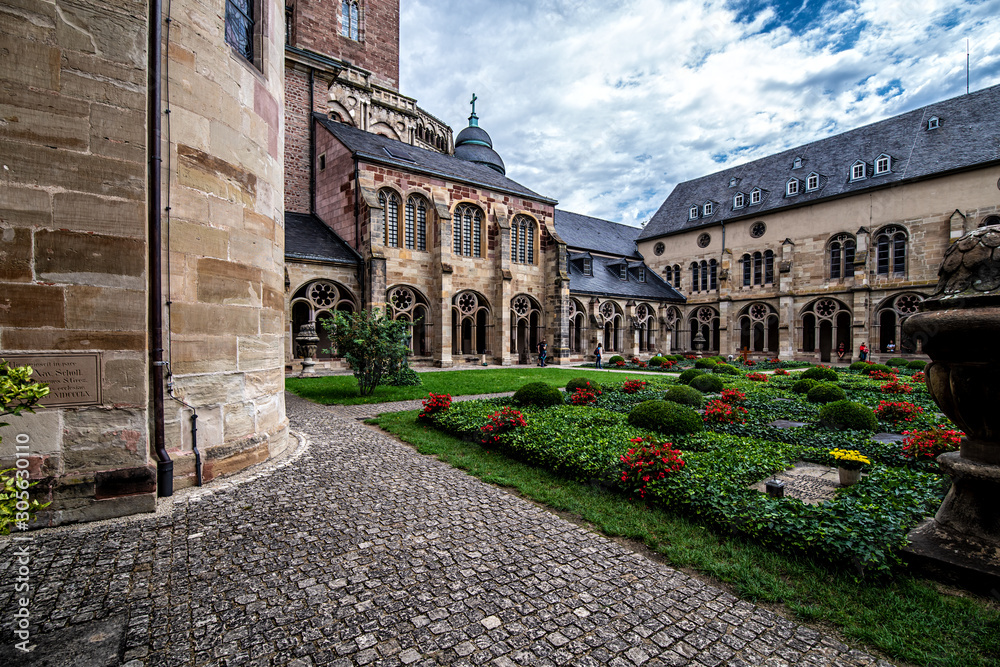Klostergarten im Dom zu Trier
