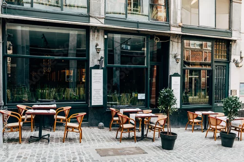 Obraz Old street with tables of cafe in center of Brussels, Belgium. Cozy cityscape of Brussels (Bruxelles). Architecture and landmarks of Brussels.